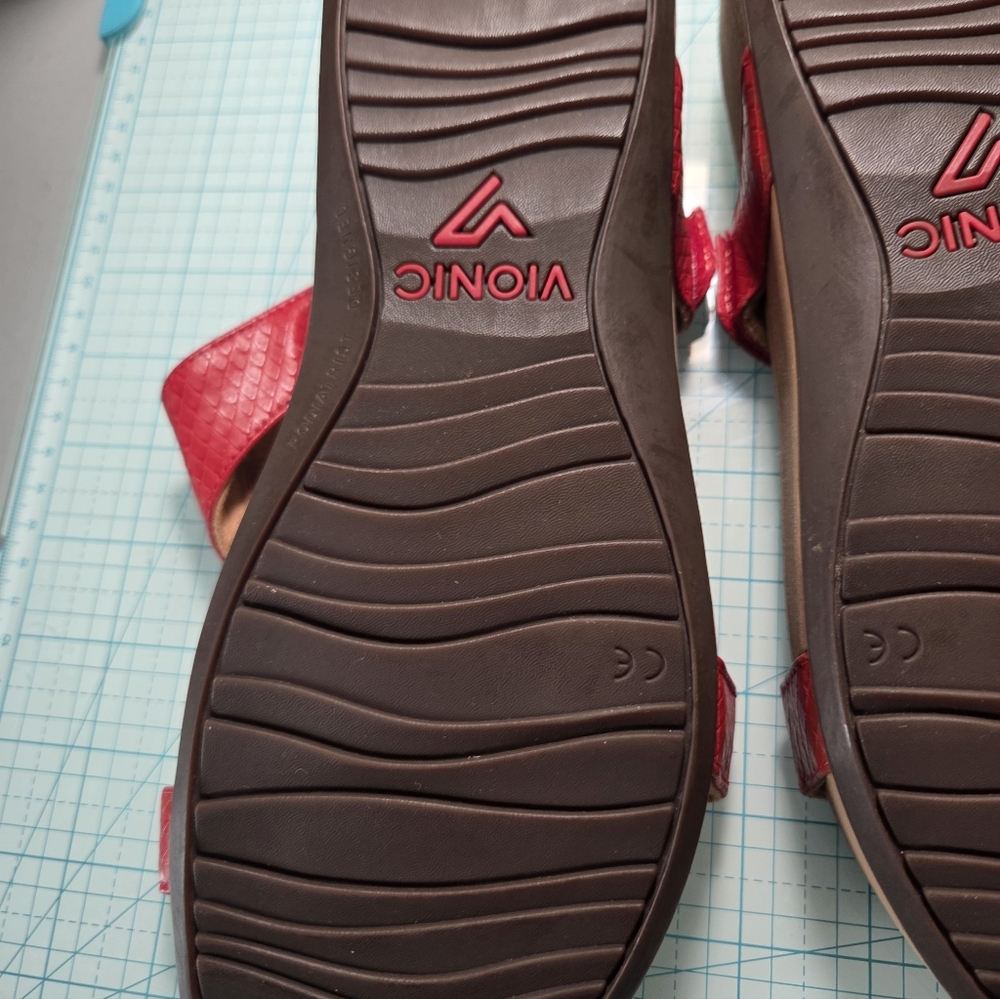 Vionic Size 10 Red Wedge Sandals - Picture 12 of 16